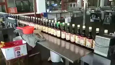 ماكينة تركيب شريط شرنك أمان على أعناق العبوات
